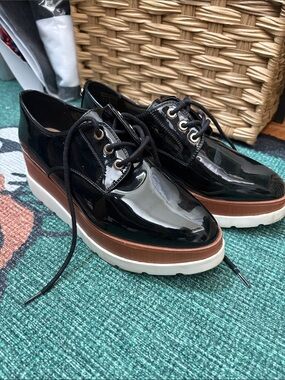 Women’s Black Patent Platform Lace-Up Oxfords